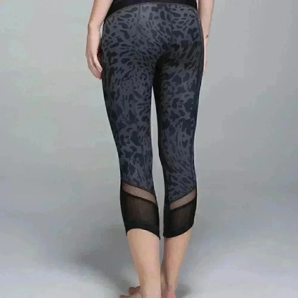 Lululemon Just Breathe Crop-Sz 8 - Picture 8 of 8